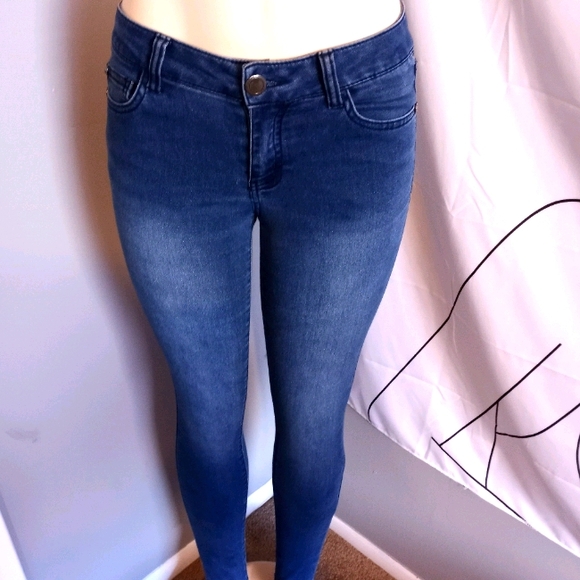 Fashion Nova Denim - 2/$10 💞 FN Mid-Rise Skinny Jeans